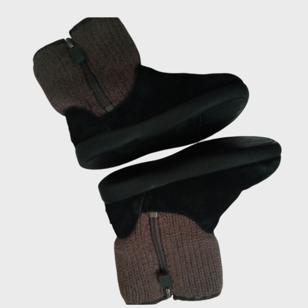 UGG Toddler Short Knit Ankle Boots 7 Size Black/ Gray Color